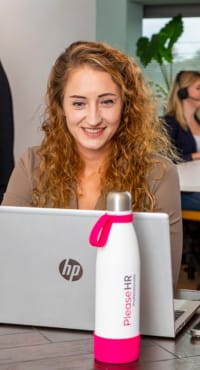 2 hr-professionals zitten achter de computer